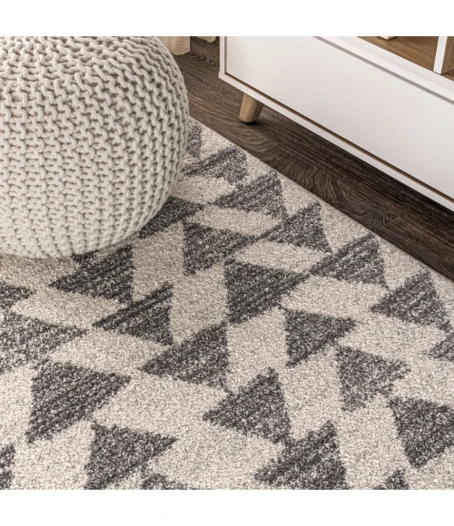 Aisha Moroccan Triangle Geometric Cream/Gray 8 ft. x 10 ft. Area Rug