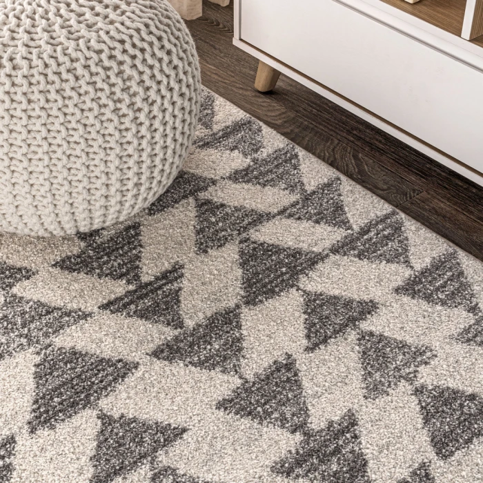 Aisha Moroccan Triangle Geometric Cream/Gray 3 ft. x 5 ft. Area Rug