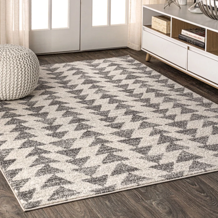 Aisha Moroccan Triangle Geometric Cream/Gray 3 ft. x 5 ft. Area Rug