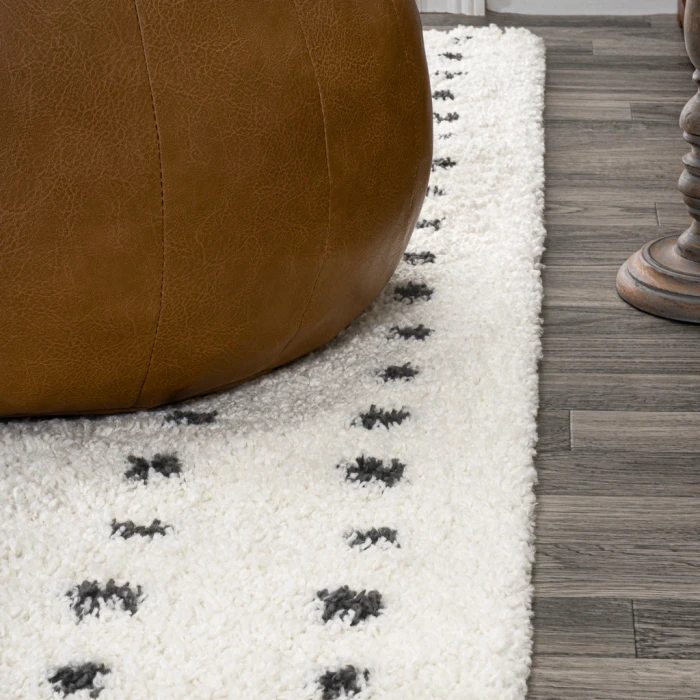 Pele Modern Geometric Dot Shag White/Gray 4 ft. x 6 ft. Area Rug
