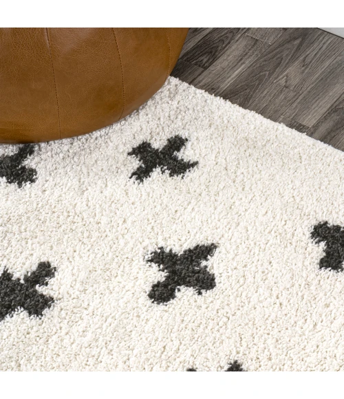 Cristo Berber Geometric Shag White/Gray 4 ft. x 6 ft. Area Rug