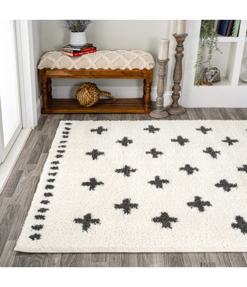 Cristo Berber Geometric Shag White/Gray 4 ft. x 6 ft. Area Rug