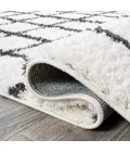 Arenal Geometric Grid Shag White/Gray 2 ft. x 10 ft. Runner Rug
