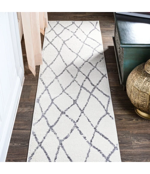 Illi Moroccan Diamond Trellis Ivory/Gray 2 ft. x 10 ft. Runner Rug