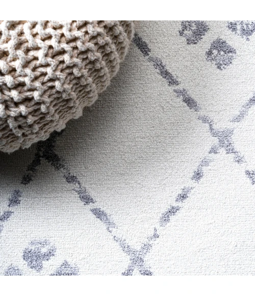 Izil Moroccan Geometric Diamond Ivory/Light Gray 2 ft. x 8 ft. Runner Rug