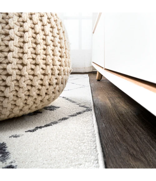 Izil Moroccan Geometric Diamond Ivory/Light Gray 2 ft. x 8 ft. Runner Rug