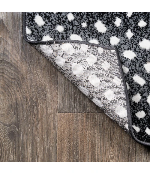 Antelope Modern Animal Black/Cream 5 ft. x 8 ft. Area Rug