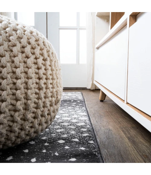 Antelope Modern Animal Black/Cream 2 ft. x 8 ft. Runner Rug