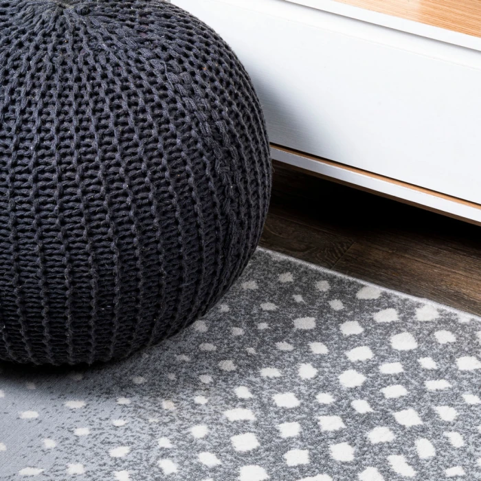 Antelope Modern Animal Light Gray/Cream 3 ft. x 5 ft. Area Rug