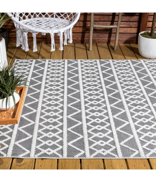 Aylan High-Low Pile Knotted Trellis Geometric Black/Ivory 8 ft. x 10 ft. Indoor/Outdoor Area Rug