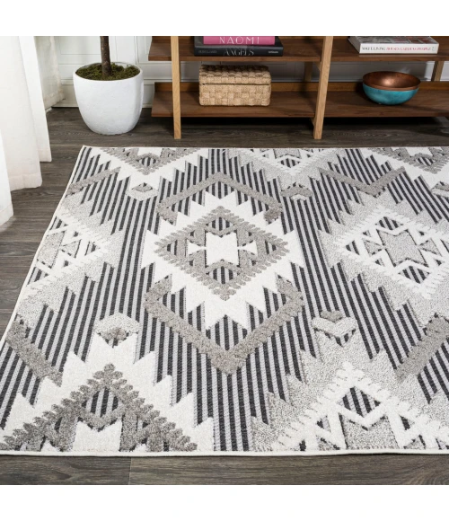 Sumak High-Low Pile Neutral Diamond Kilim Gray/White/Black 8 ft. x 10 ft. Indoor/Outdoor Area Rug