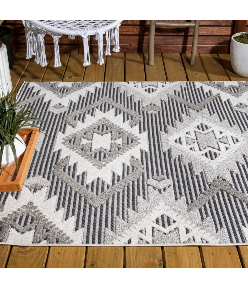 Sumak High-Low Pile Neutral Diamond Kilim Gray/White/Black 8 ft. x 10 ft. Indoor/Outdoor Area Rug