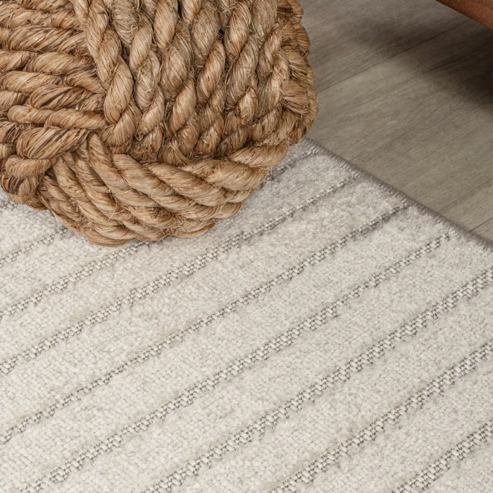 Skagen Minimalist Curve Geometric Ivory/Cream 4 ft. x 6 ft. Area Rug