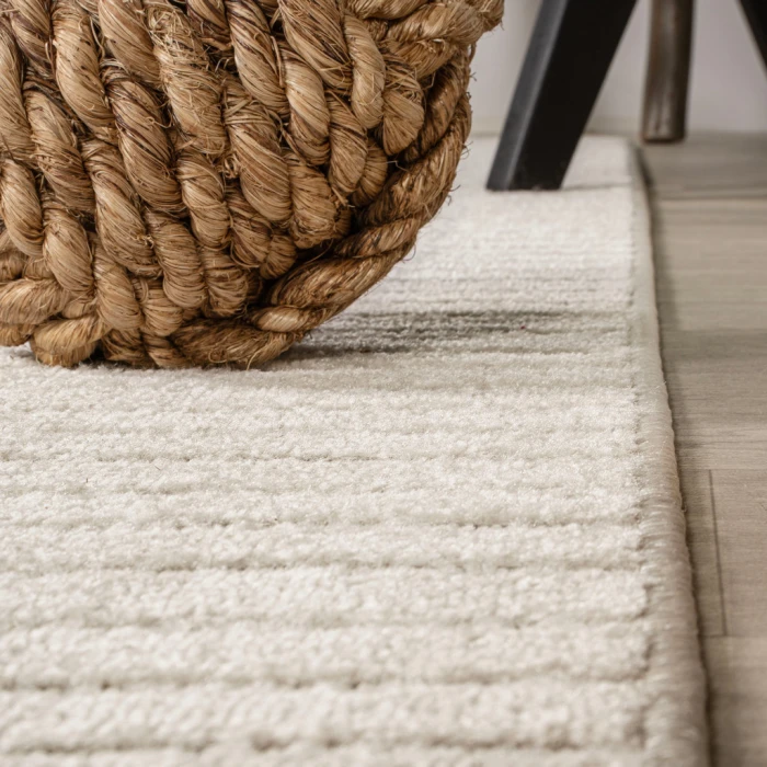 Skagen Minimalist Curve Geometric Ivory/Cream 4 ft. x 6 ft. Area Rug