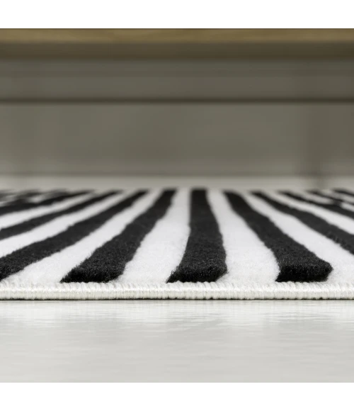 Jonathan Y SCANDINAVIAN Black SCN102F 2ft. X 8ft. Rect. Rug