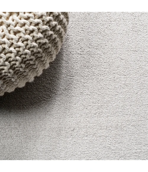 Haze Solid Low-Pile Ivory 5' Round Area Rug