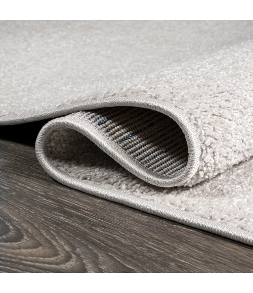 Haze Solid Low-Pile Ivory 5' Round Area Rug