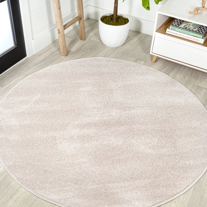 Haze Solid Low-Pile Ivory 4' Round Area Rug