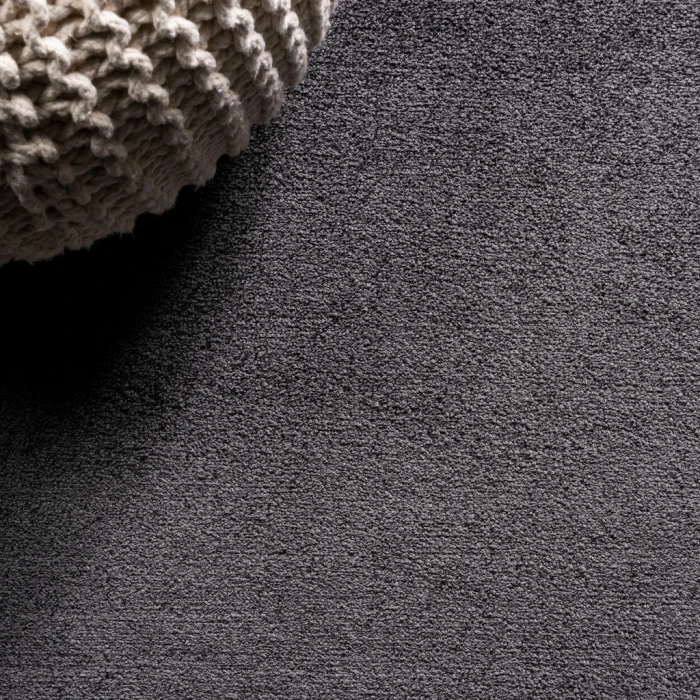 Haze Solid Low-Pile Black 6 ft. x 9 ft. Oval Area Rug