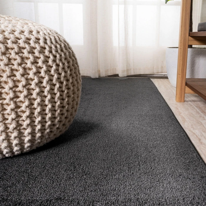 Haze Solid Low-Pile Black 6 ft. x 9 ft. Oval Area Rug