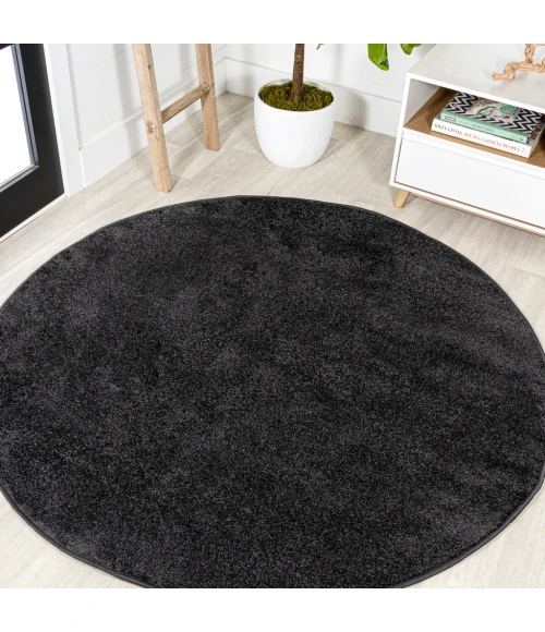 Haze Solid Low-Pile Black 8' Round Area Rug