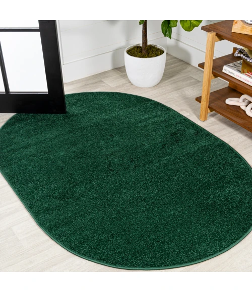 Haze Solid Low-Pile Emerald 4 ft. x 6 ft. Oval Area Rug