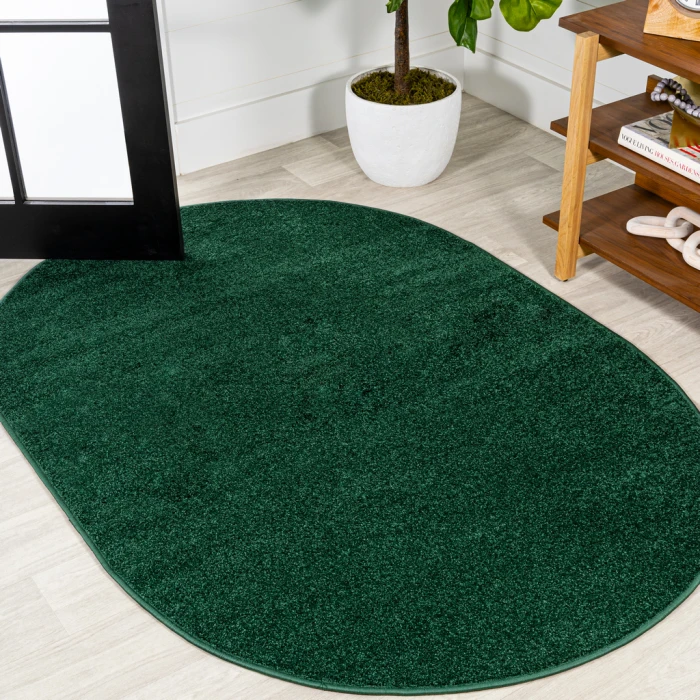 Haze Solid Low-Pile Emerald 3 ft. x 5 ft. Oval Area Rug