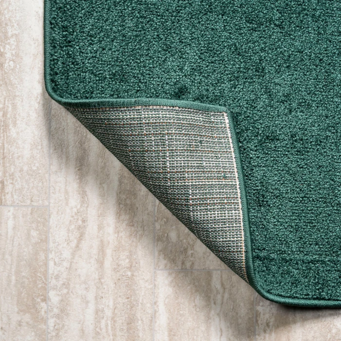 Haze Solid Low-Pile Emerald 7' Square Area Rug