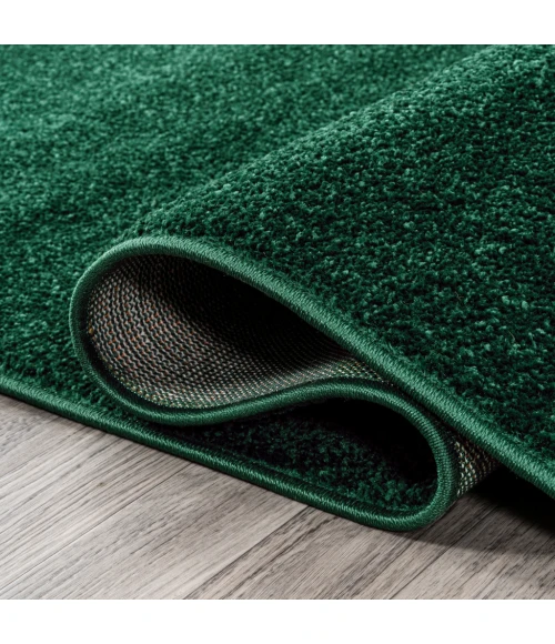 Haze Solid Low-Pile Emerald 4 ft. x 6 ft. Oval Area Rug
