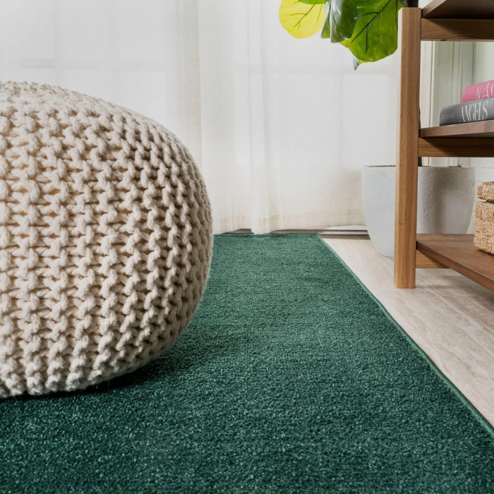 Haze Solid Low-Pile Emerald 7' Square Area Rug