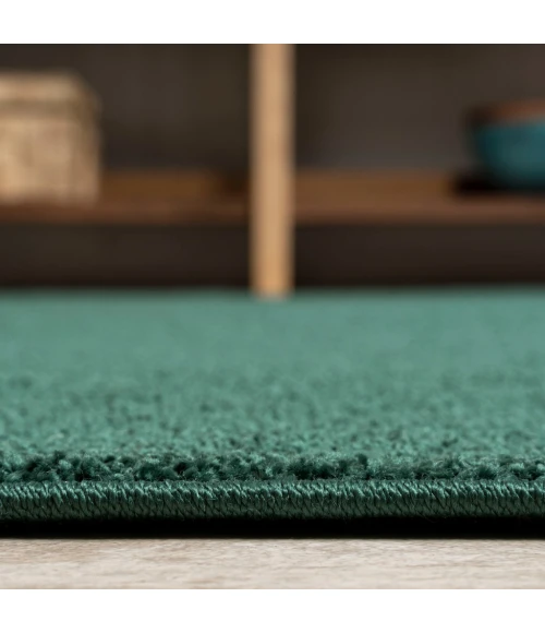 Haze Solid Low-Pile Emerald 4 ft. x 6 ft. Oval Area Rug