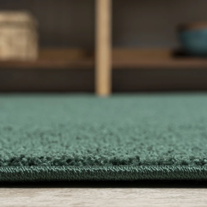 Haze Solid Low-Pile Emerald 7' Square Area Rug