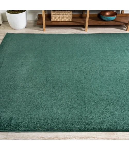 Haze Solid Low-Pile Emerald 5 ft. x 8 ft. Area Rug