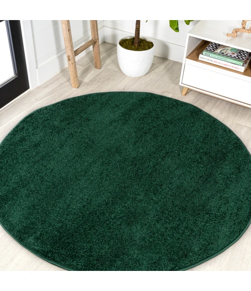 Haze Solid Low-Pile Emerald 8' Round Area Rug
