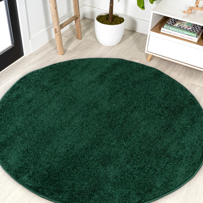 Haze Solid Low-Pile Emerald 4' Round Area Rug