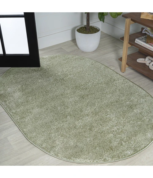 Jonathan Y SUPERSOFT Green SEU100O 6ft.2in. X 9ft. Oval Oval Rug