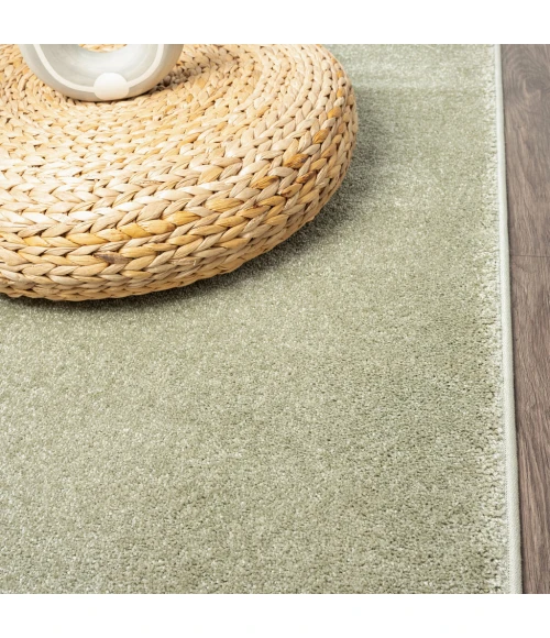 Haze Solid Low-Pile Green 5 ft. x 8 ft. Area Rug