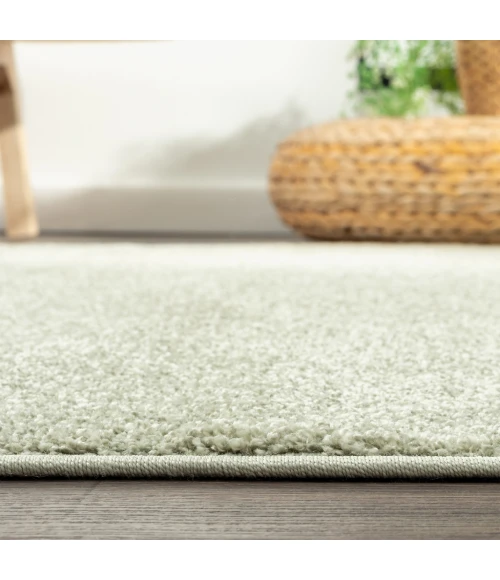 Haze Solid Low-Pile Green 5' Round Area Rug
