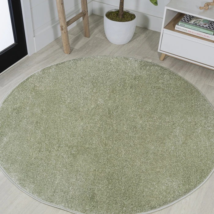 Haze Solid Low-Pile Green 5' Round Area Rug