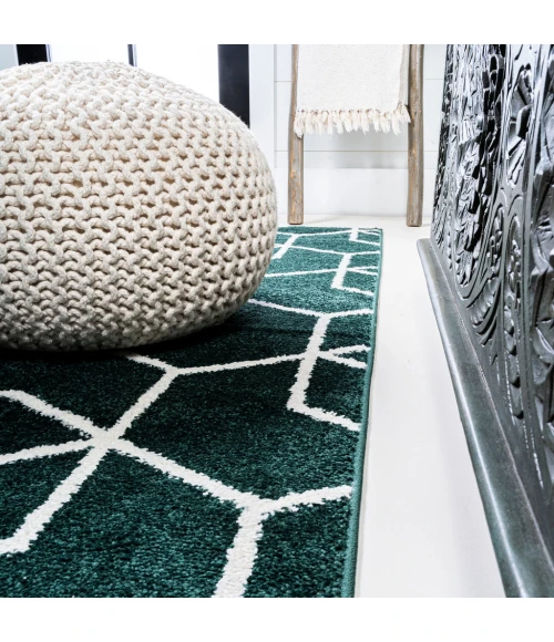 Tumbling Blocks Modern Geometric Green/White 2 ft. x 8 ft. Runner Rug