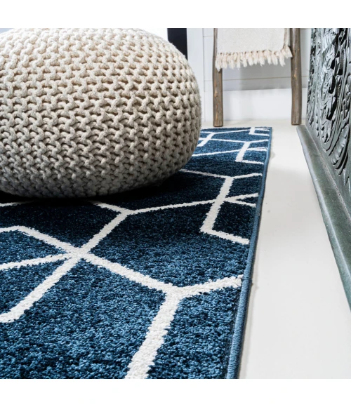 Tumbling Blocks Modern Geometric Navy/White 2 ft. x 8 ft. Runner Rug