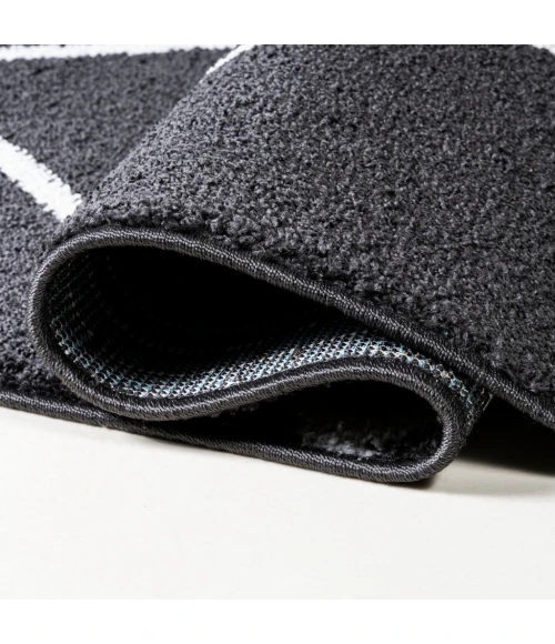 Cole Minimalist Diamond Trellis Black/White 2 ft. x 8 ft. Runner Rug