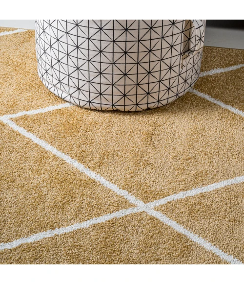 Cole Minimalist Diamond Trellis Gold/White 2 ft. x 10 ft. Runner Rug
