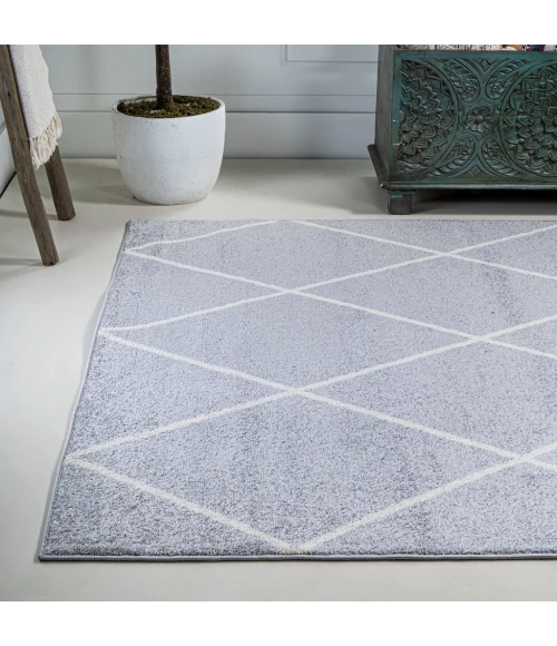 Cole Minimalist Diamond Trellis Light Gray/White 4 ft. x 6 ft. Area Rug