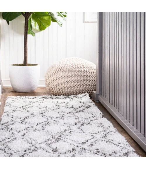 Soller Diamond Trellis Shag Beige/Dark Gray 2 ft. x 8 ft. Runner Rug