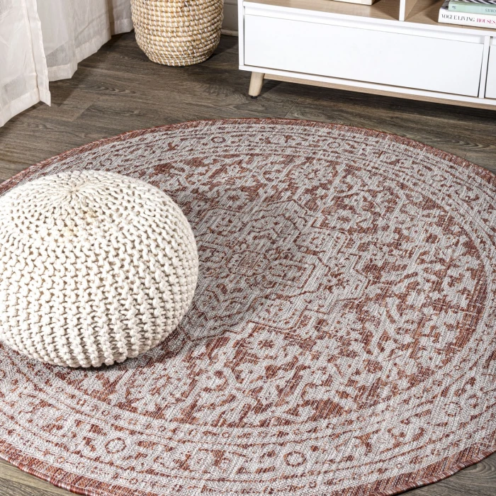Sinjuri Medallion Textured Weave Red/Taupe 5' Round Indoor/Outdoor Area Rug