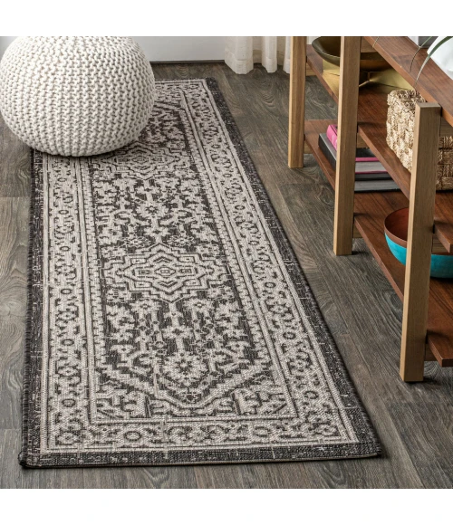 Sinjuri Medallion Textured Weave Gray/Black 2 ft. x 10 ft. Indoor/Outdoor Runner Rug