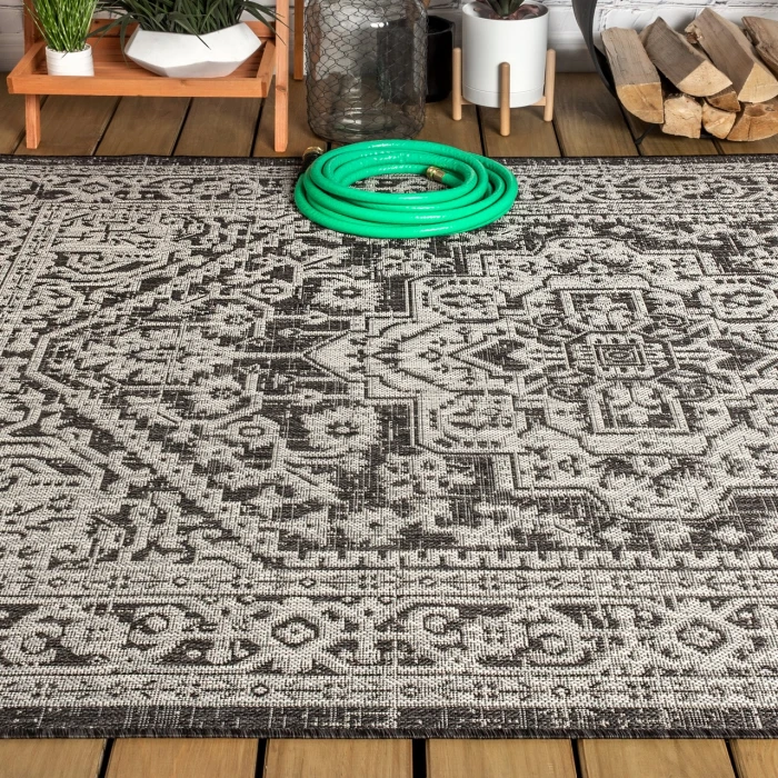Sinjuri Medallion Textured Weave Gray/Black 8 ft. x 10 ft. Indoor/Outdoor Area Rug