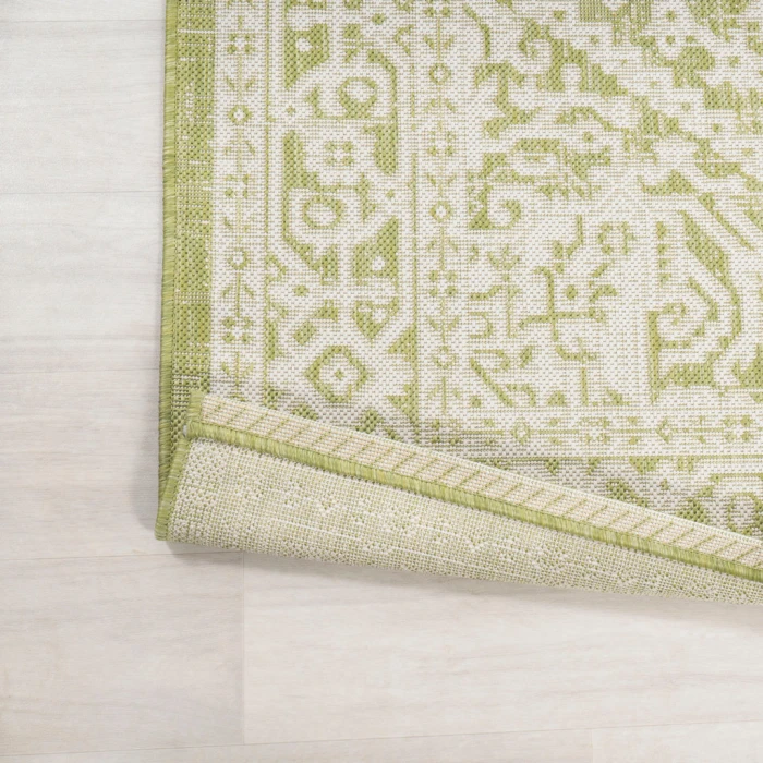 Sinjuri Medallion Textured Weave Green/Cream 5' Round Indoor/Outdoor Area Rug