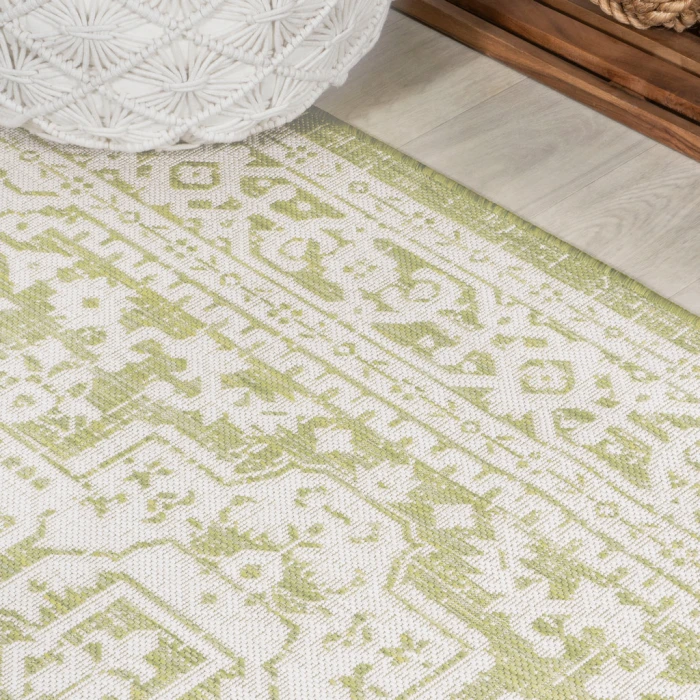 Sinjuri Medallion Textured Weave Green/Cream 5' Round Indoor/Outdoor Area Rug